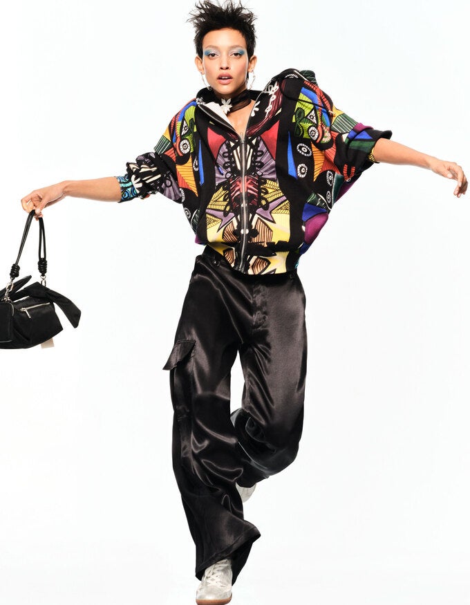 M.Christian Lacroix アーティフーディ ¥30,900(tax in) スマートフォンバッグ&ミニクロスボディバッグ ¥15,900(tax in)