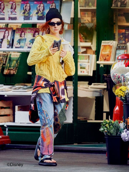 カットワーク オーバーサイズセーター ¥19,900 (tax in) ミッキーマウス オーバーサイズフーディ ¥22,900 (tax in) インドプリント ストレートジーンズ ¥26,900 (tax in)