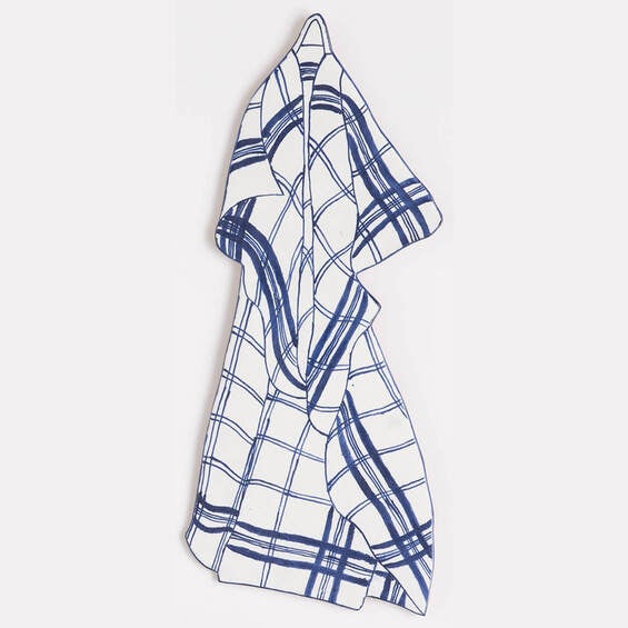 TOWEL／2020／ceramic,wood／57×24.1cm ／©️Marianne Hallberg