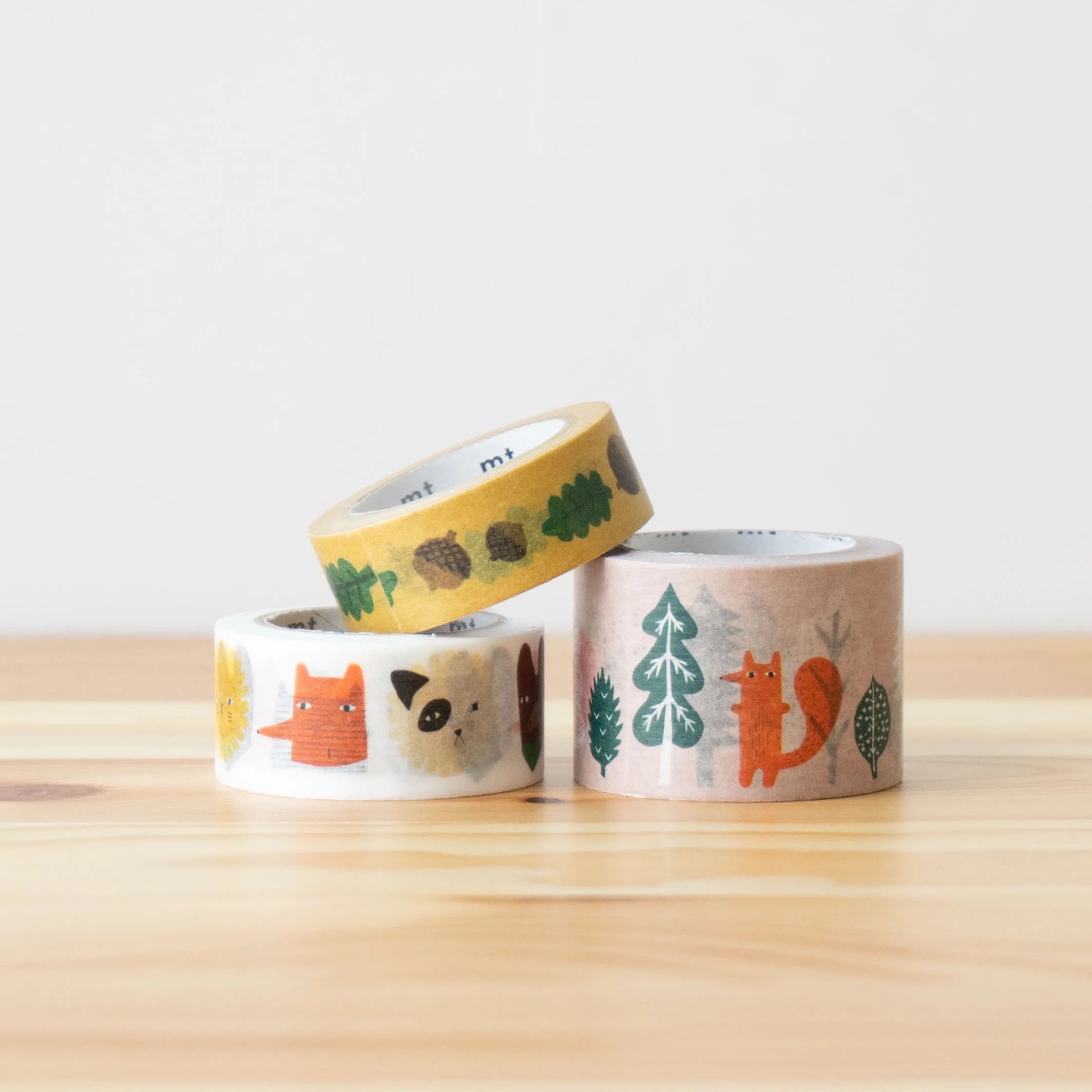 （左から）クリーチャー、葉っぱとどんぐり、森の中のシリル