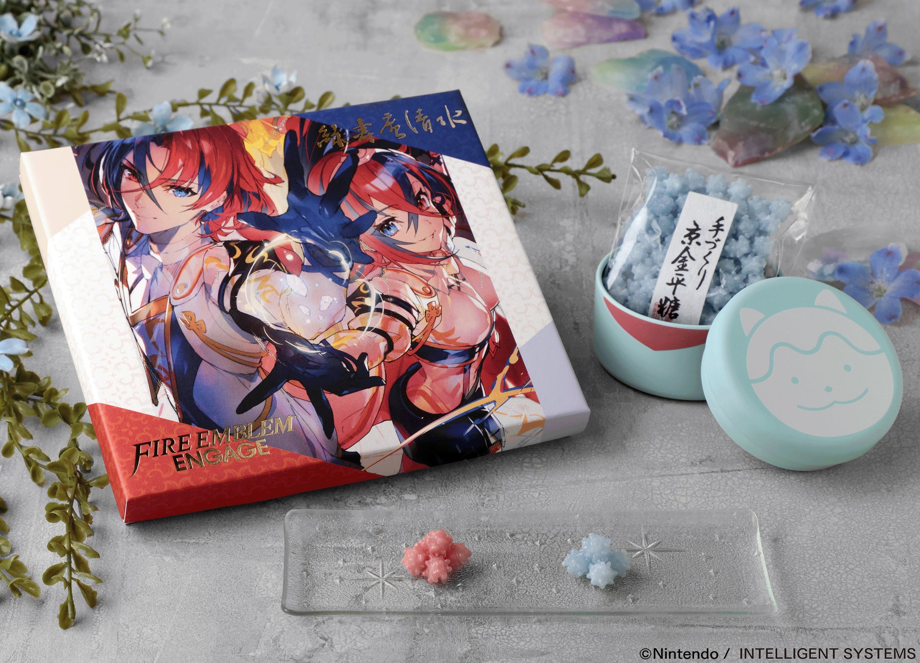 「ファイアーエムブレム エンゲージ」のアイテム「絆のかけら」をイメージした金平糖が登場!緑寿庵清水とのコラボ商品で、苺と天然水サイダーの味が楽しめる。予約受注は5月18日まで。 「ファイアーエムブレム エンゲージ」のアイテム「絆のかけら」をイメージした金平糖が登場!緑寿庵清水とのコラボ商品で、苺と天然水サイダーの味が楽しめる。予約受注は5月18日まで。