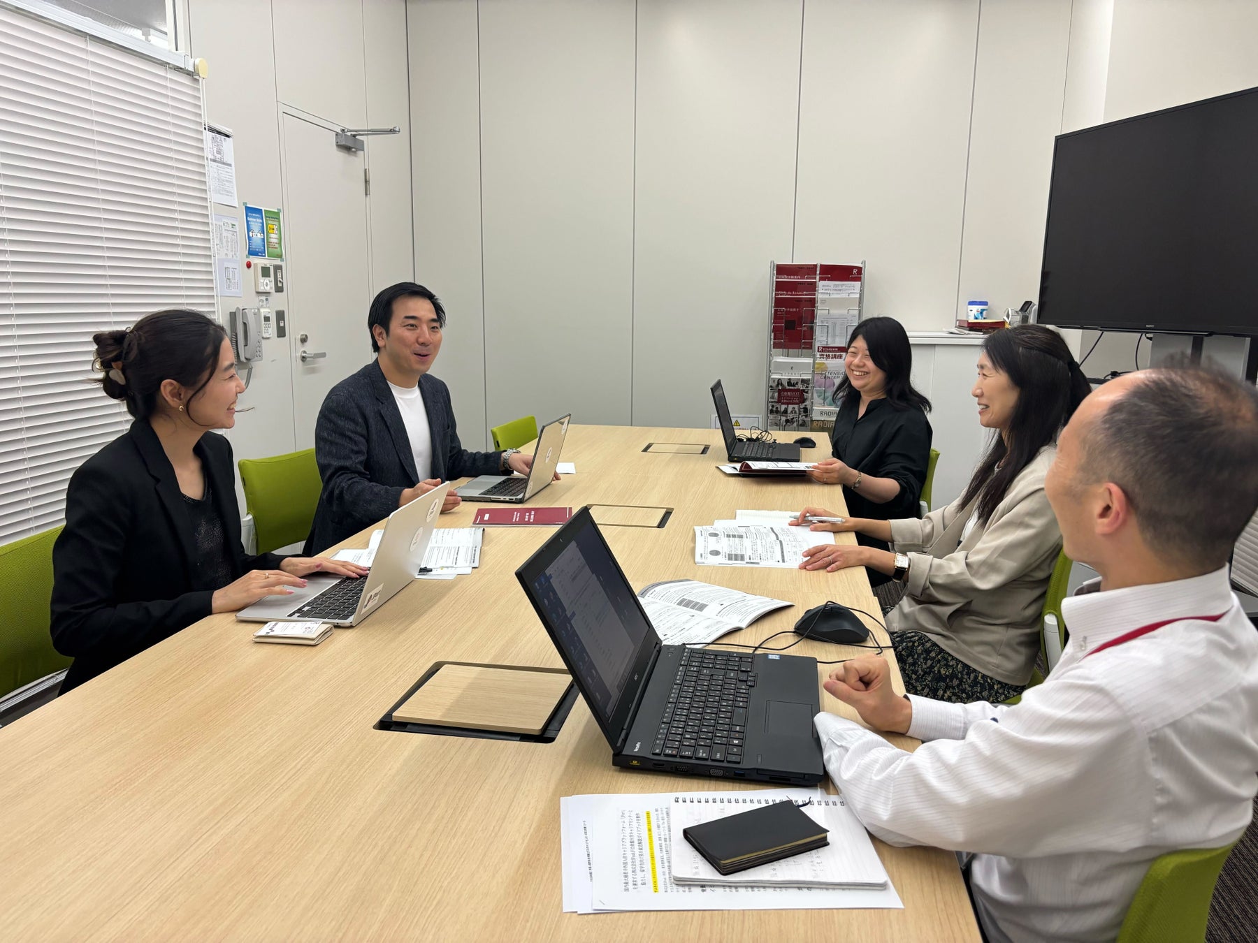 立命館大学キャリアセンター様と株式会社SPeakの会議様子