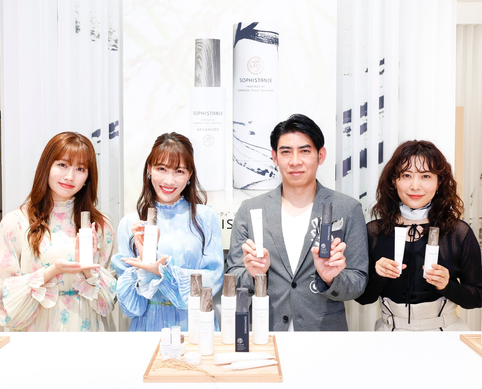 (左から)佐々木彩夏、高城れに、琉球風水志 シウマ、河原れん