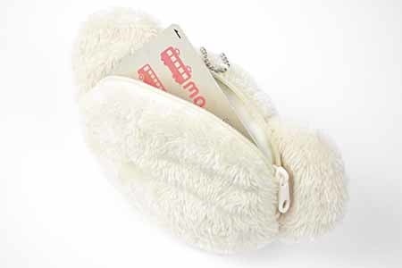 フェイスポーチの背面にはポケットが。カードや現金も入る大きめサイズなのでお財布代わりとしても活用できます