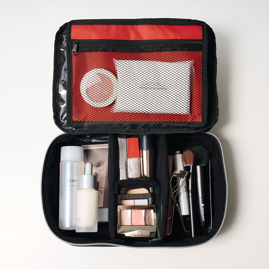 ホビーラホビーレ ニーナちゃん　ダブルファスナーポーチ ホビーラホビーレ ニーナちゃん ダブルファスナーポーチ ホビーラ