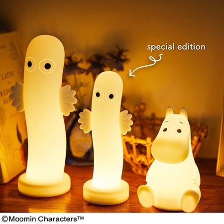 （写真左から）『MOOMIN お部屋ライトBOOK BIGなニョロニョロver.』3289円、『～ニョロニョロver. special edition』2490円、『MOOMIN お部屋ライトBOOK』2490円 ※価格はすべて税込
