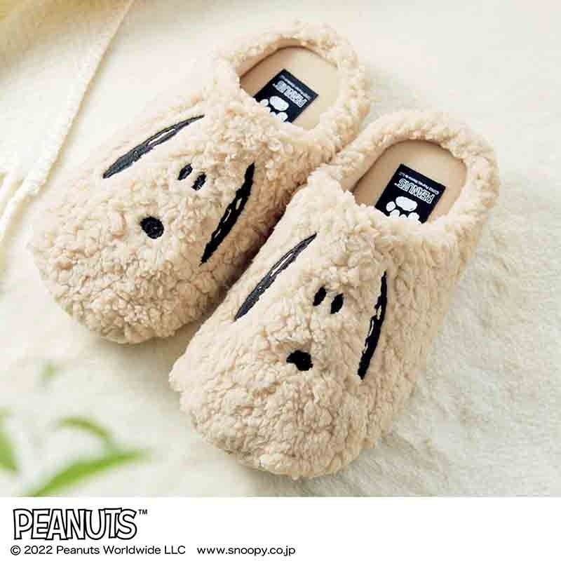 スヌーピー まるでぬいぐるみ！ あったかルームシューズ／『大人のおしゃれ手帖』2023年1月号宝島チャンネル限定号（税込み1280円）付録