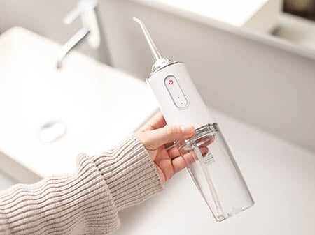 女性が片手で持てるコンパクトサイズ