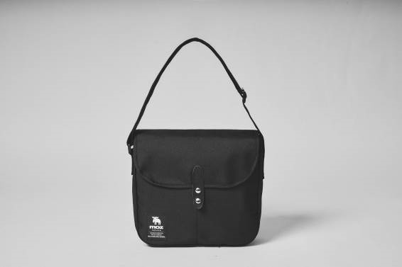 大人気北欧ブランド「moz（モズ）」のビッグショルダーバッグ付き