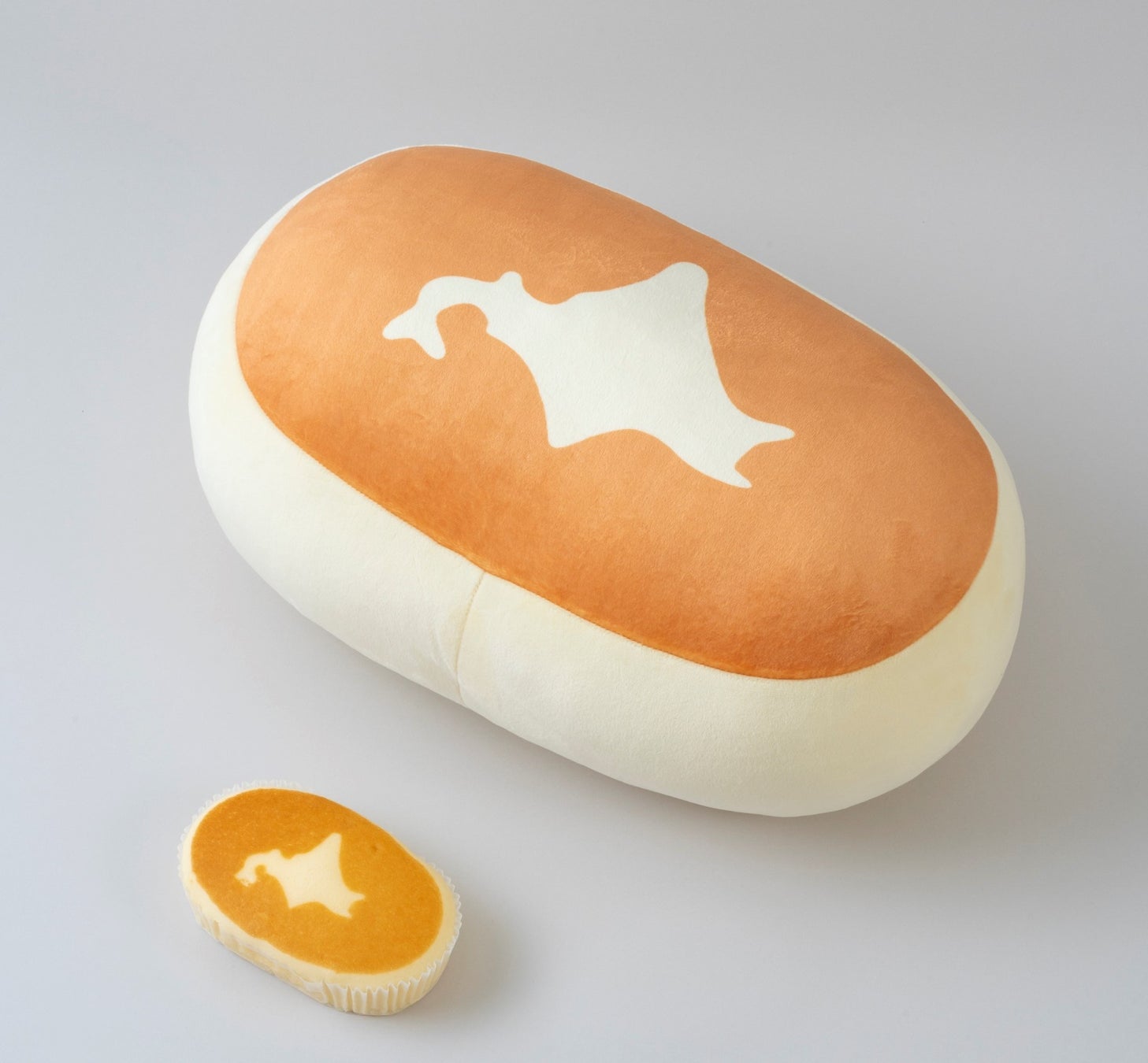 「北海道チーズ蒸しケーキ」のビッグなぬいぐるみが付属するムック本が発売へ_010