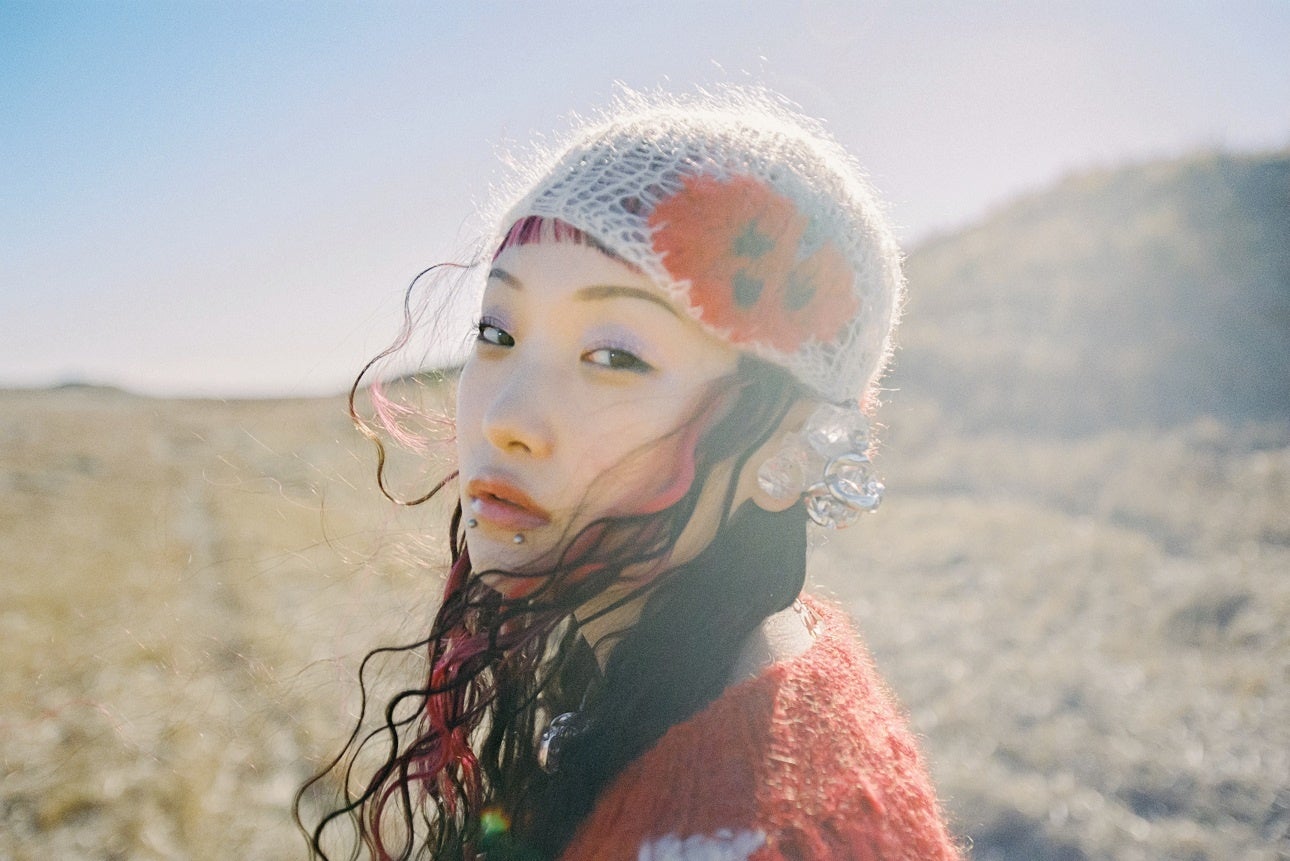 水曜日のカンパネラ2代目ボーカリスト詩羽の初書籍『POEM』が3/15に発売! 水曜日のカンパネラ2代目ボーカリスト詩羽の初書籍『POEM』が3/15に発売!