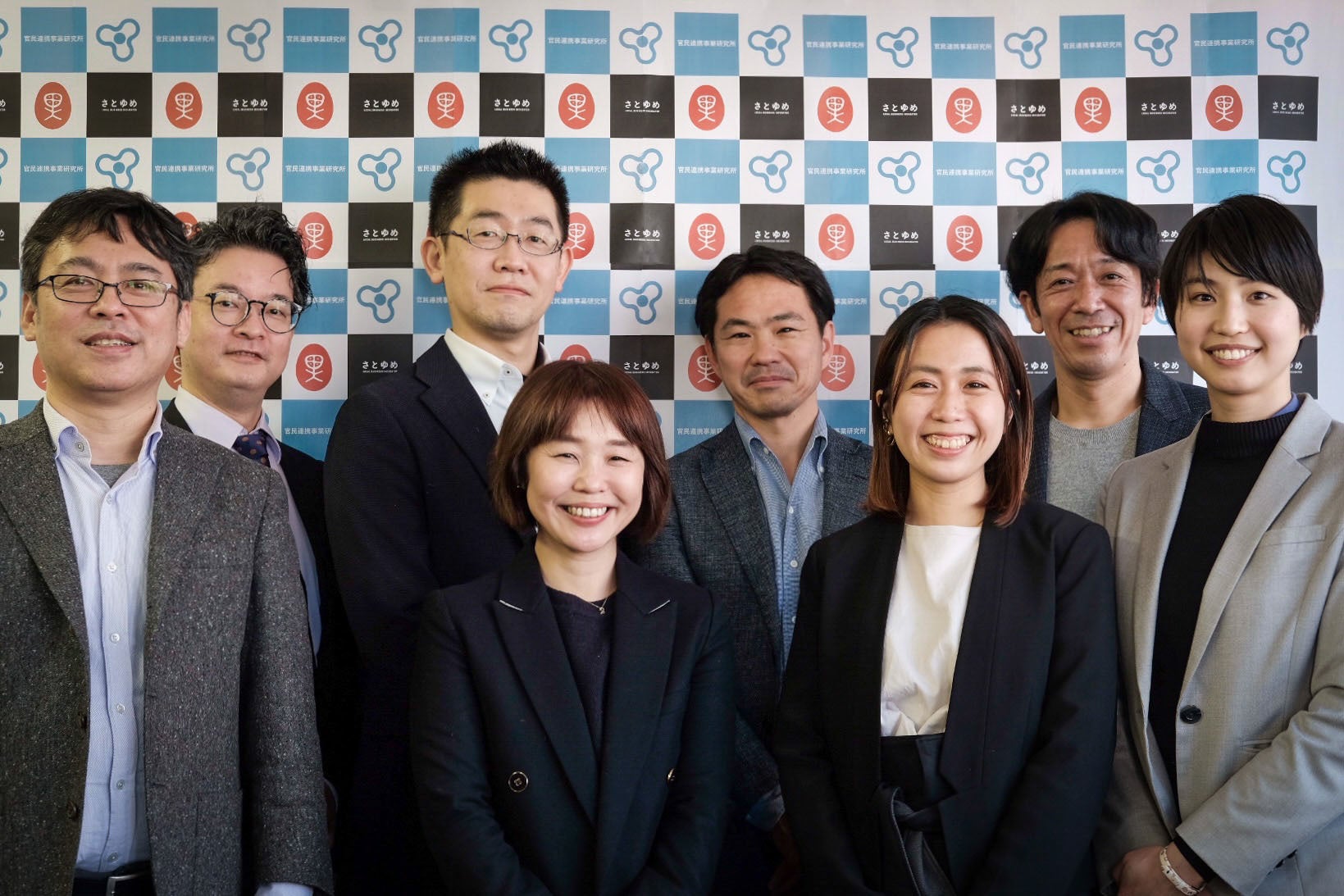 業務提携締結式の記念写真