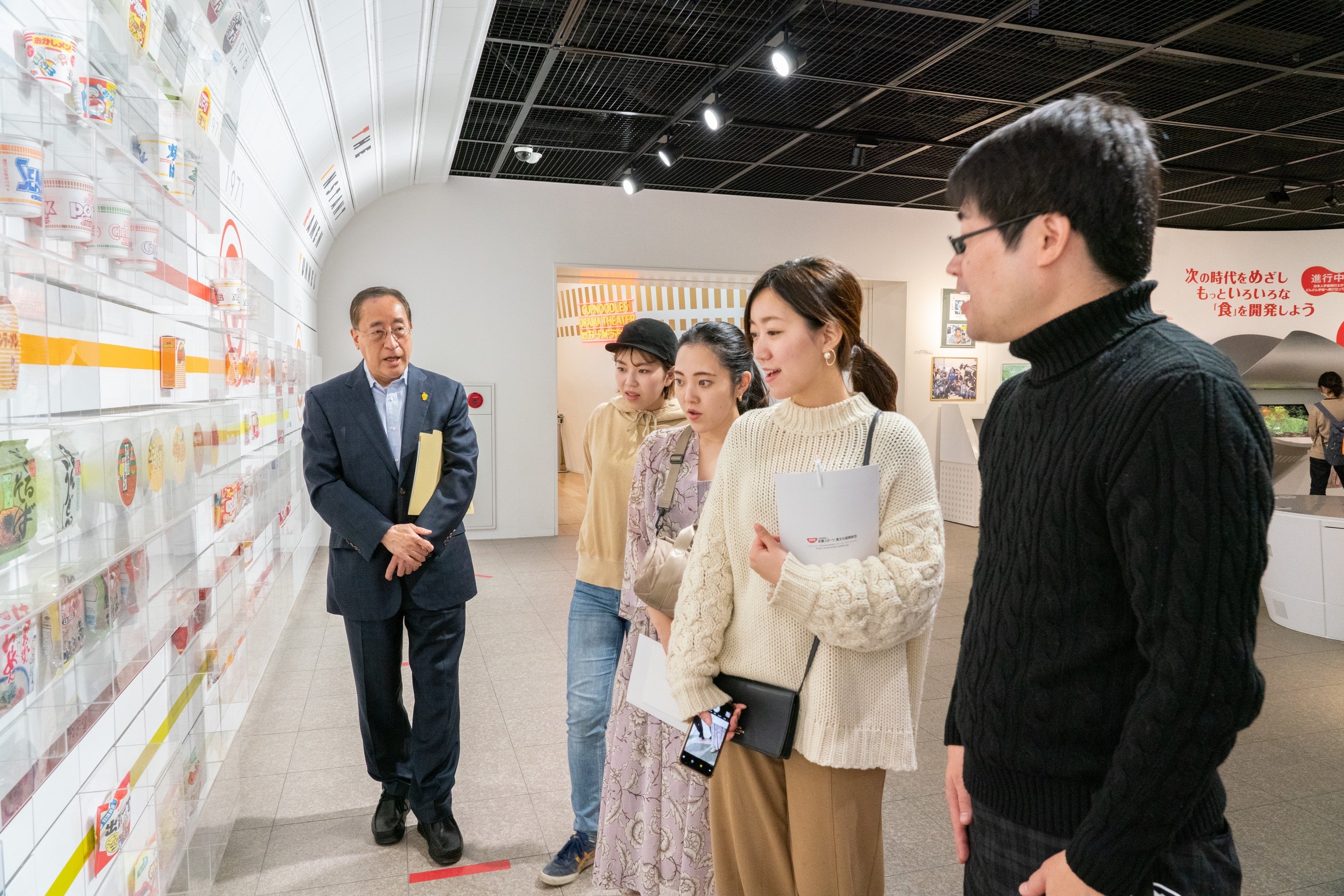 商品開発のアイデアや苦悩も学ぶ（メニュー②）