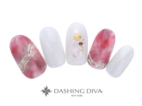 女性らしい温かみと抜け感のある表情で魅せるニュアンスミラー