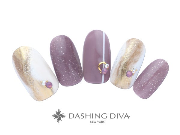 シックな華やかさで目を惹くゴールドニュアンス