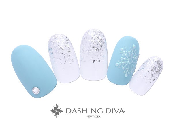 立体感ある雪の結晶アートはオーロラカラーで印象深く