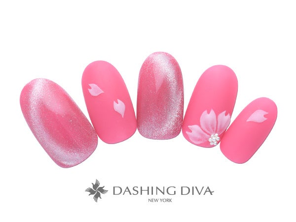 和菓子のような繊細な透け感の桜アートで指先をはんなりと