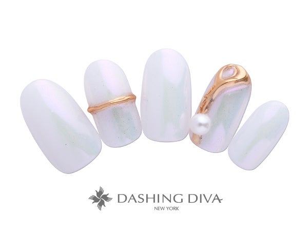 オーロララメにぷっくりゴールドリングで洗練された大人デザイン