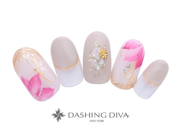 華やかカラーのフラワーにミラーラインでおめかしを