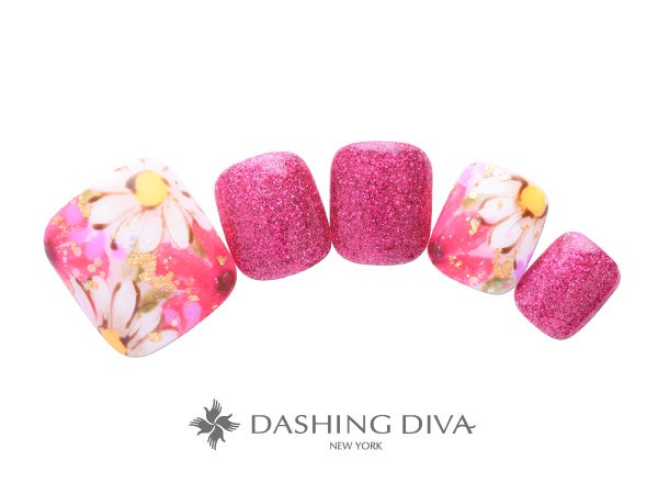 ビビッドピンクにホワイトフラワーで華やか気分に