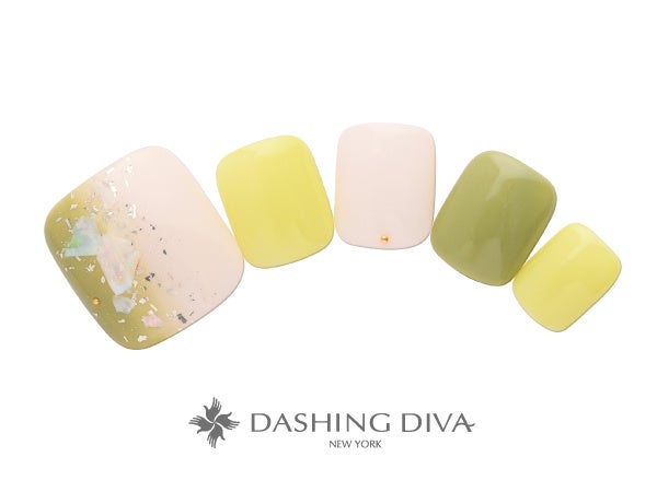 フレッシュ感溢れる縦グラデにシェルを散りばめて