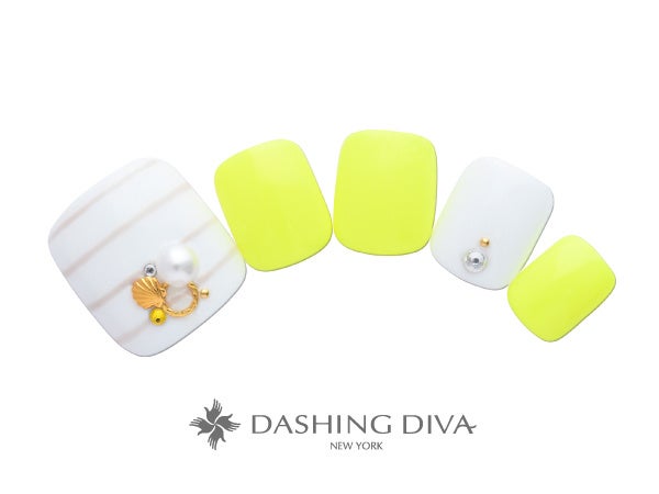 暑さを吹き飛ばす元気なネオンイエローを潔く決めて