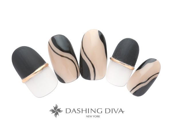 ブラックにゴールドのミラーが効いたスタイリッシュデザイン