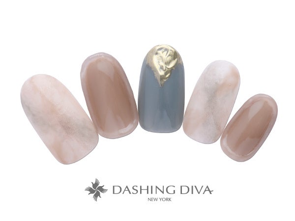 クリアカラーの立体囲みアートで指先にナチュラルな存在感を