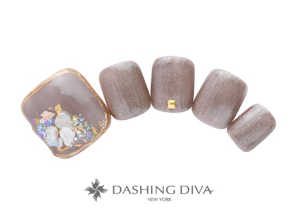 ラベンダーグレイにゴールドで華やぐシェルたっぷりフット