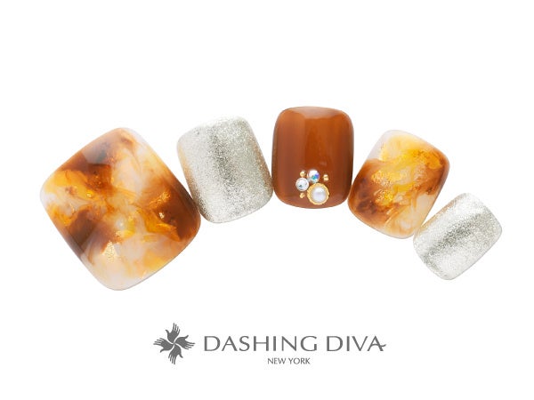 ちゅるんと艶やかなべっ甲フットはゴールドをプラスして