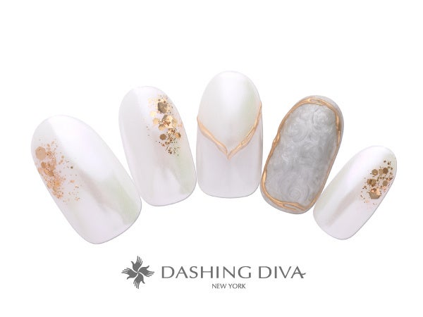 ホワイトオーロラにメタリックマーブルでクールをプラス