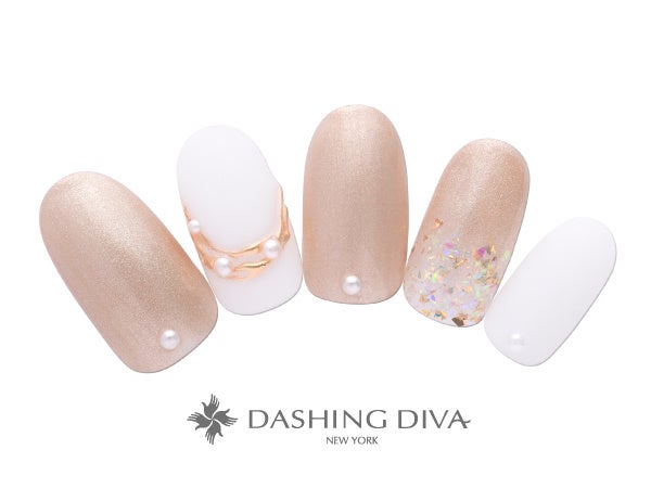 マットホワイトにミラーとパールでエレガントな華やぎを