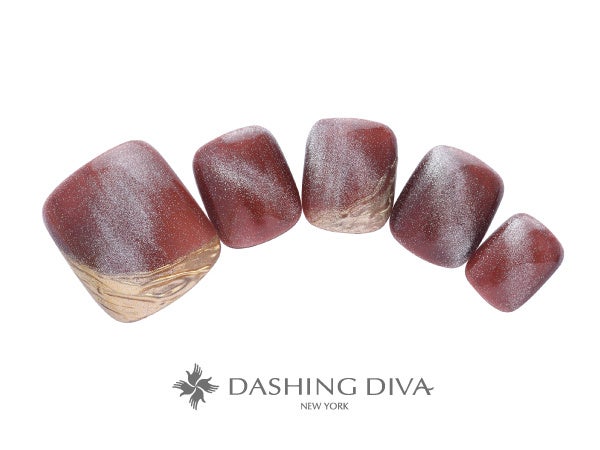 マグネットと斜めミラーをワインカラーにのせて大人の足元へ