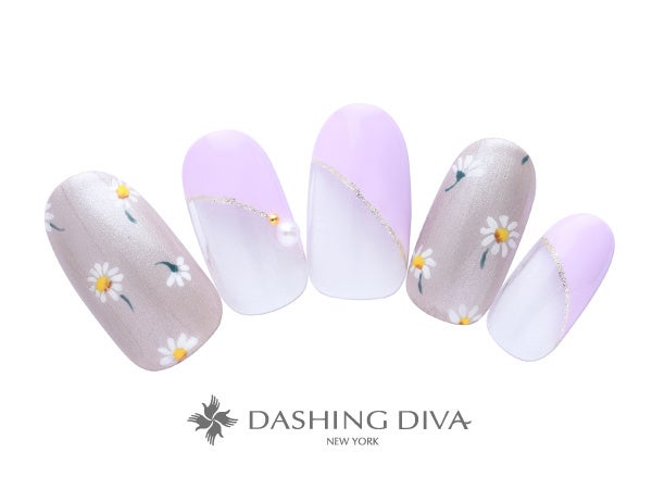 柔らかいナチュラルフラワーは淡いラベンダーカラーと合わせて