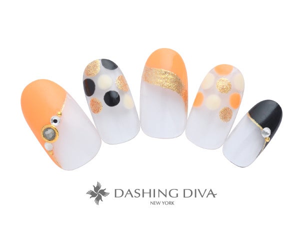 大人の斜めフレンチにかぼちゃカラーのドットを散りばめて