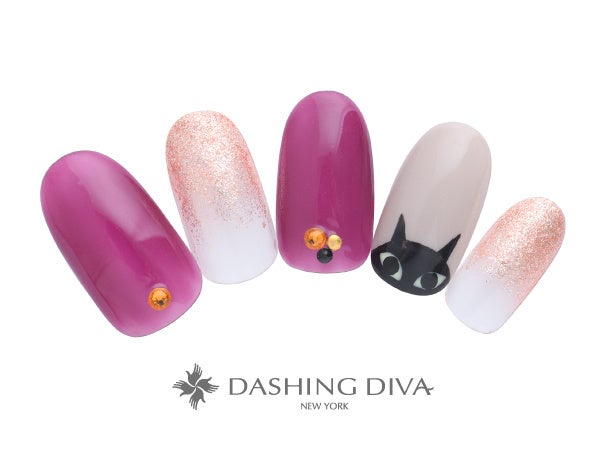 いつまでも見つめていたくなるキュートな黒猫ネイル