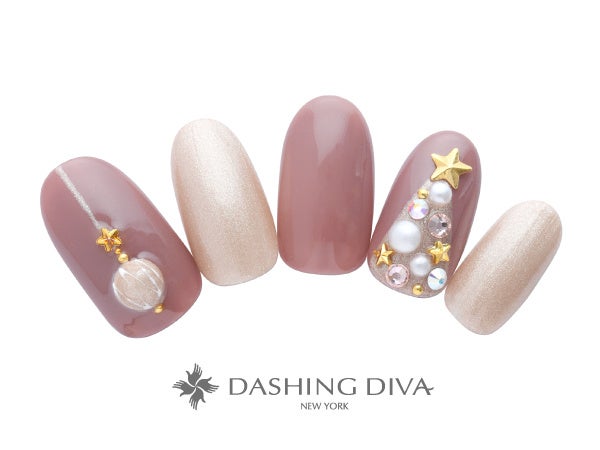 キラキラツリーとオーナメントでクリスマス気分を盛り上げて