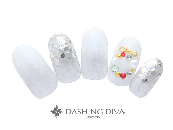 ホログラデーションとストーンリースの煌めきを指先に