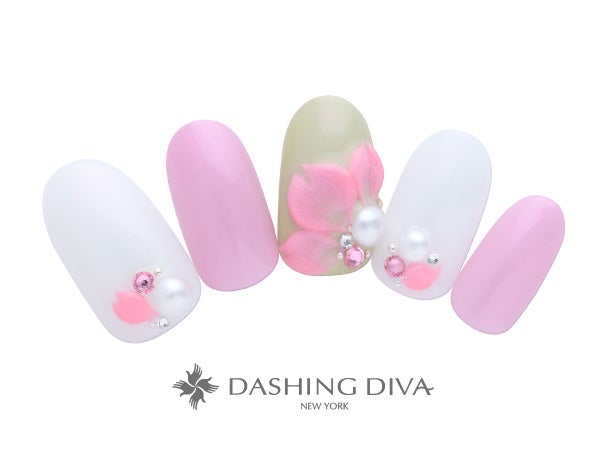 ぷっくりした色鮮やかな桜の花をグリーンで引き立てて