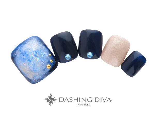 足元に輝く美しい夜空を感じさせる艶やかなファンタジックブルー