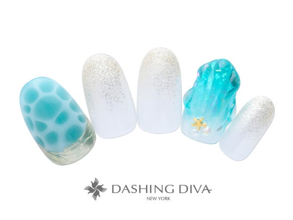 水面アートと人魚の鱗アートで品よく海の雰囲気を取り入れて