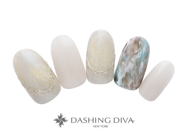 マグネットを引き立てるミラーラインでこなれた華やぎを