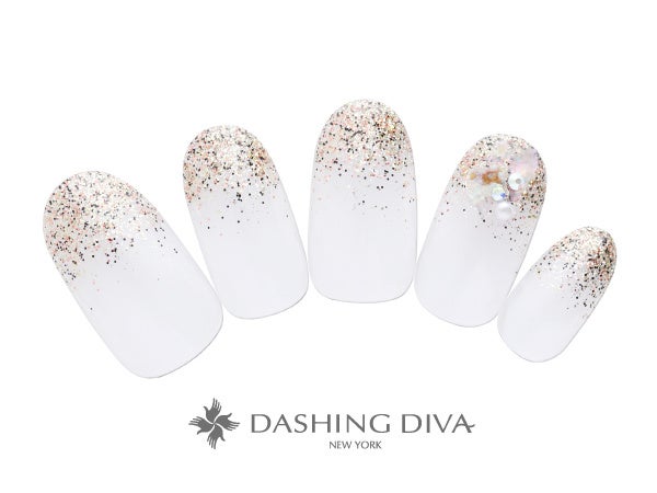 ポップなラメグラデーションにシェルオーロラのアクセント