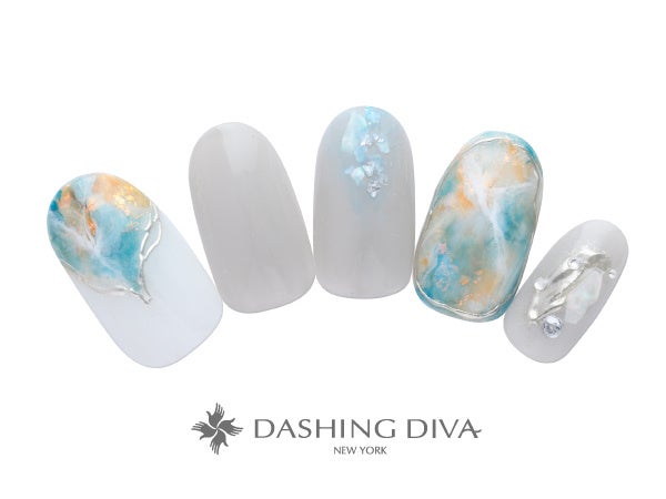 ひんやり涼しげカラーでまとめたスタイリッシュな大理石