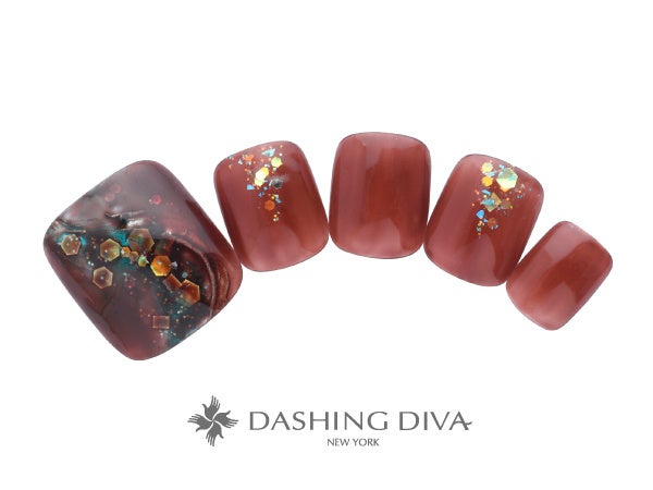 幻想的なニュアンスカラーで抜け感のある大人な辛口フット