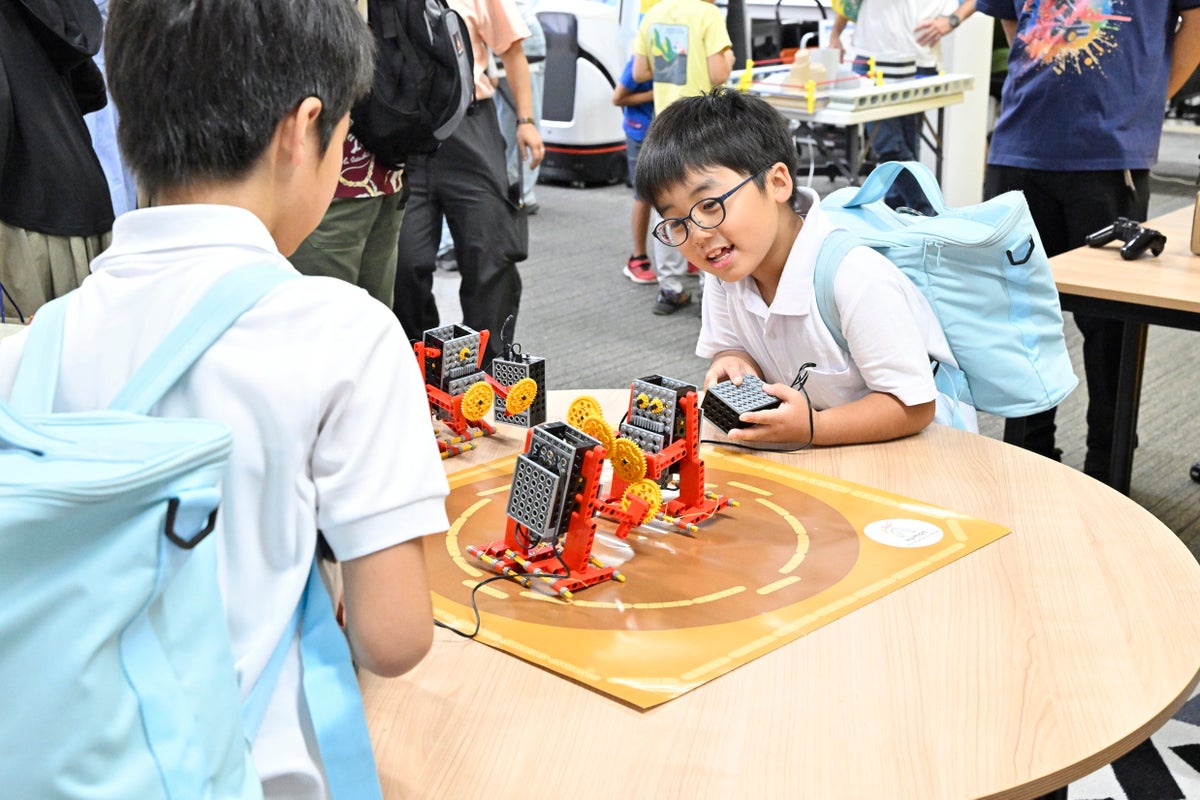 ロボット相撲対決の様子(写真は神奈川会場)