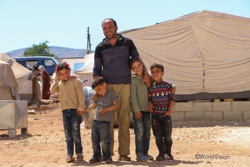 シリア北西部でワールド・ビジョンの現金給付支援を受けた家族