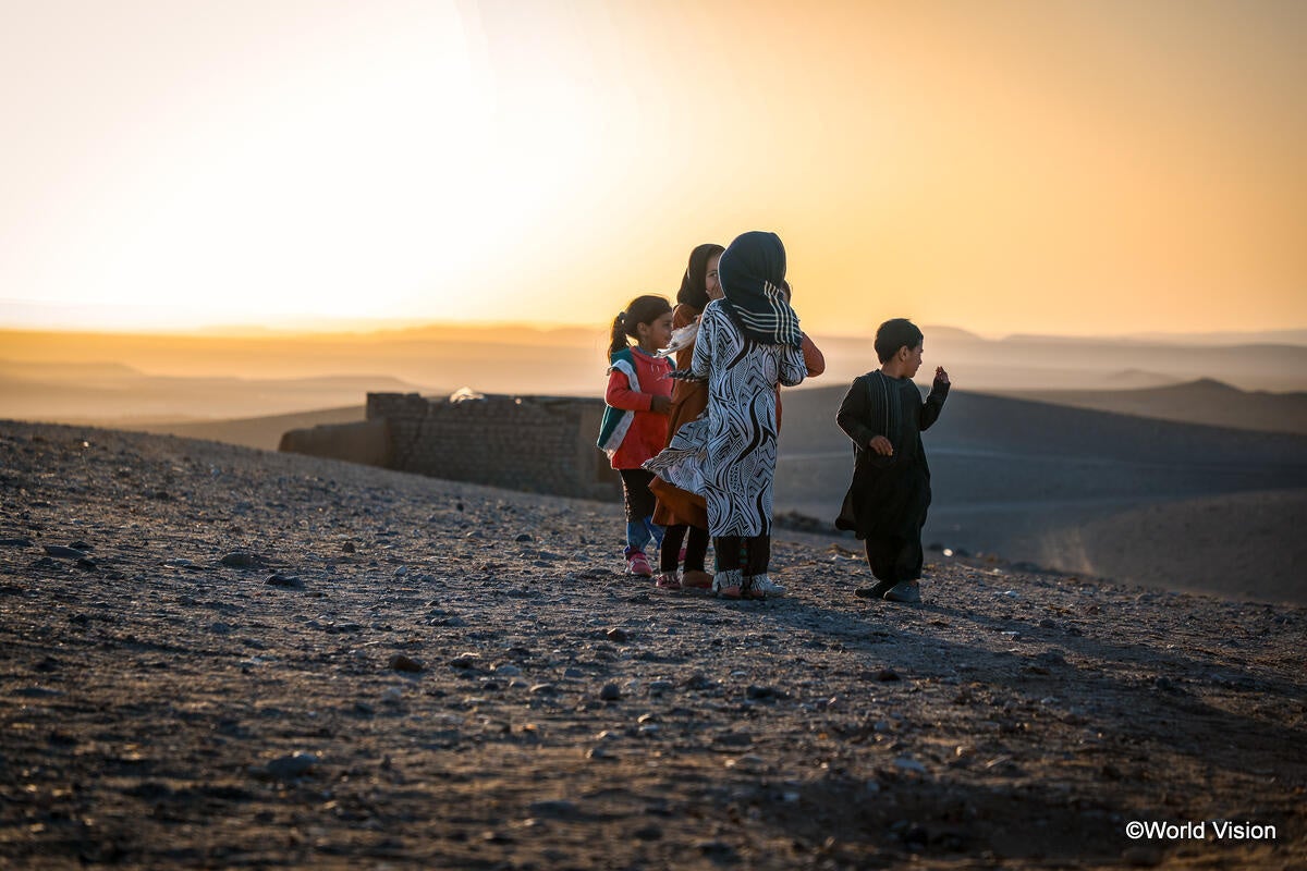 ヘラートの被災地域の子どもたち