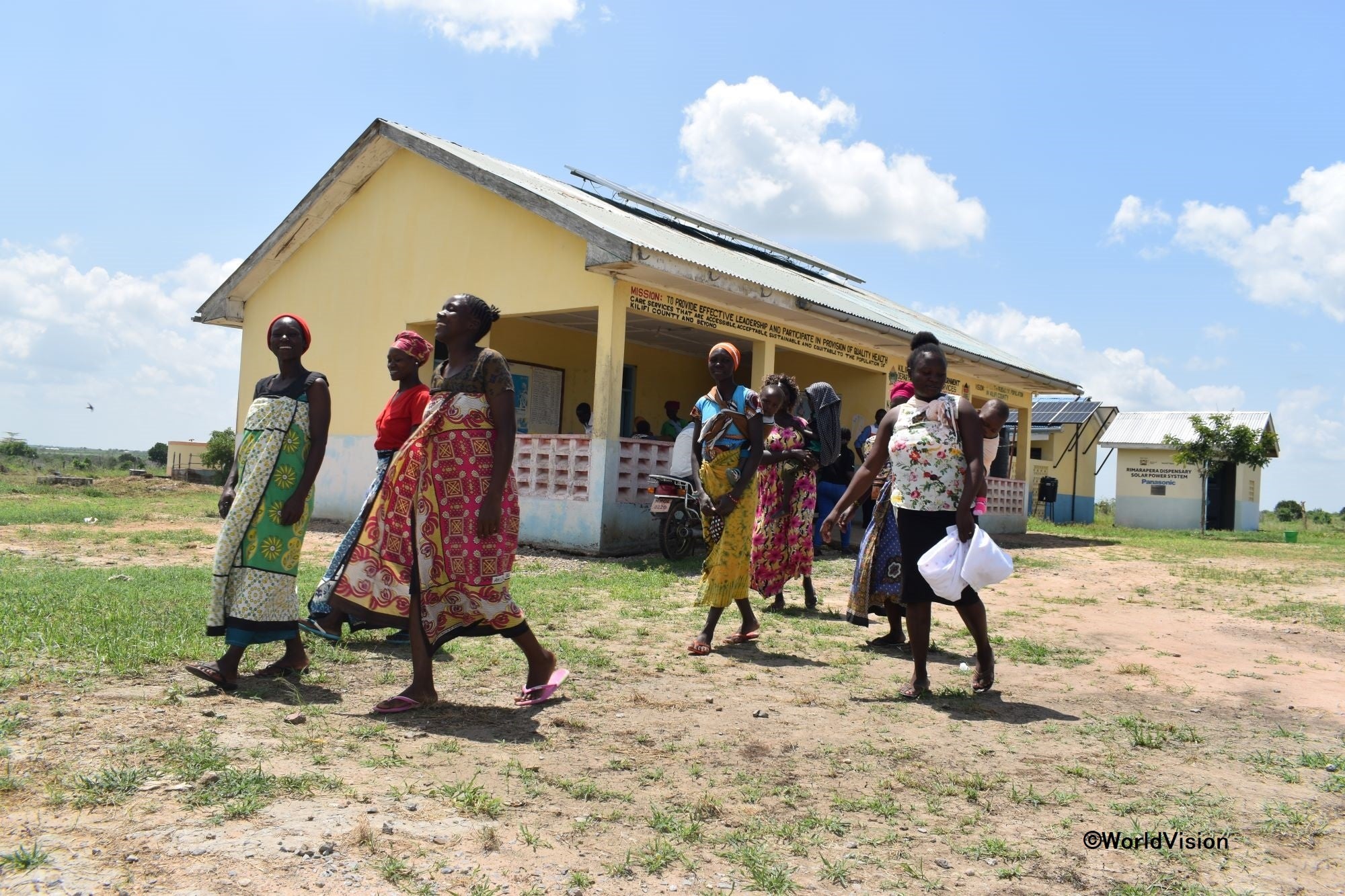 ソーラーパネルが設置されたリマ・ラ・ペラ診療所