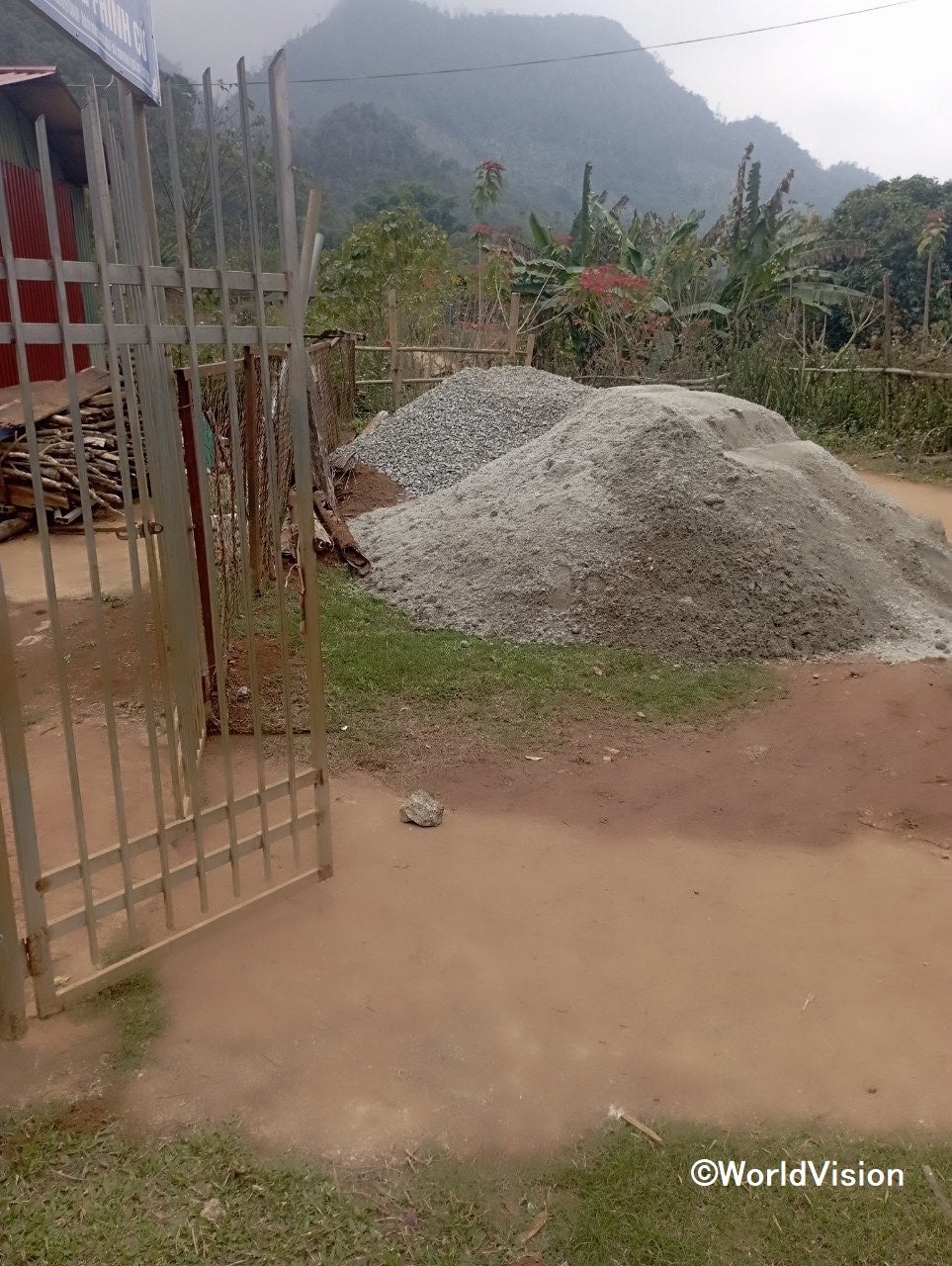 基礎工事が始まった様子